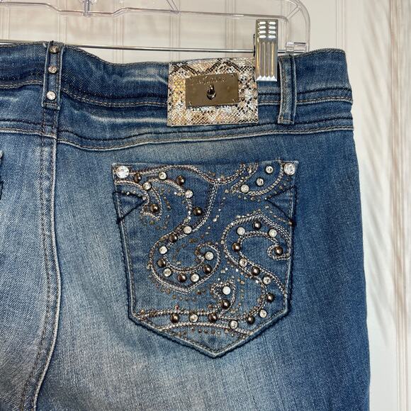 L.A. Idol Women’s Medium Wash Mid Rise Studded Capri Size Large - Picture 4 of 8